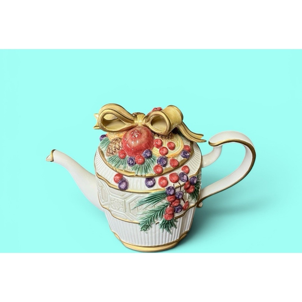 Fitz & Floyd Classics Winter Spice Teapot Pinecones Berries Ribbon Gold Accents‎